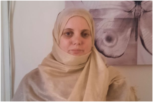 معلم مسلمان انگلیسی: با پوشیدن حجاب به جای ظاهرم بر اساس رفتارم قضاوت می شوم
