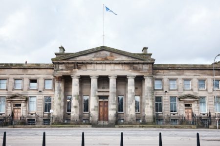 یک معلم موسیقی در اسکاتلند پس از آزار دانش آموزان دختر به حبس محکوم شد