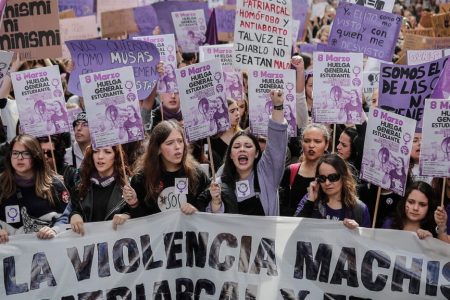 متلک انداختن به زنان در اسپانیا جرم شد!