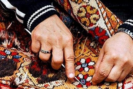 نمایش و فروش صنایع دستی زنان سرپرست خانوار در خانه هنرمندان ایران