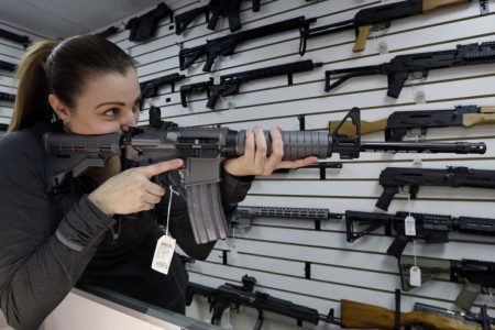 زنان بیشترین خریداران اسلحه در آمریکا هستند