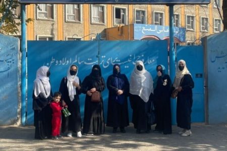 درس بدون ترس، شعار مادران افغانستان برای دختران شان