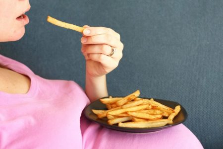 چاقی دوران کودکی با انتخاب‌های غذایی ضعیف مادر مرتبط است