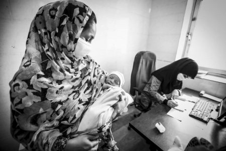 توزیع سبد غذایی ویژه مادران باردار و شیرده در مناطق کم برخوردار