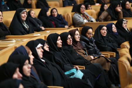 اختلال در جامعه با عدم توازن حضور اجتماعی زنان و مردان