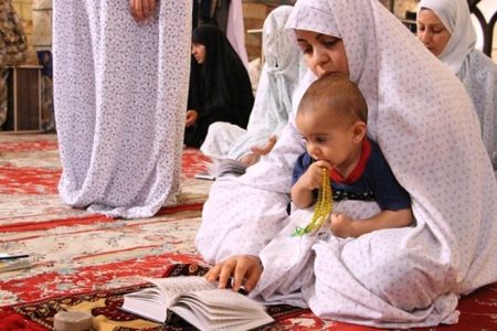 نخستین اعتکاف تخصصی مادر و کودک در اصفهان