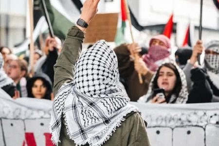حمایت از فلسطین در قلب آمریکا؛ بازداشت بیش از ۵۵۰ دانشجوی حامی فلسطین