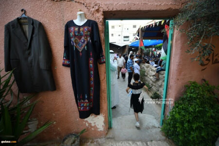 مقاومت زنان فلسطینی در برابر سرقت هویت با فروش لباس سنتی