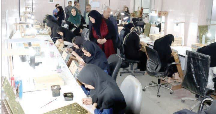 برای اولین بار؛ مینا کاری روی چوب توسط بانوی ایرانی