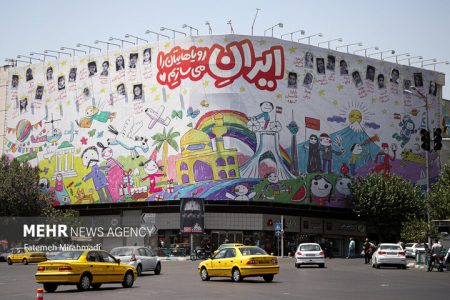 دیوارنگاره جدید در میدان انقلاب تهران، یاد کودکانی را که در حمله تجاوزکارانه صهیونیست‌ها شهید شدند، گرامی می‌دارد
