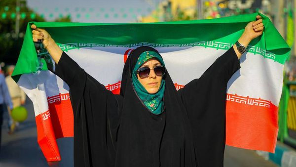 زنان در پشت‌جبهه نه، این بار در میان میدان