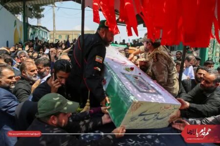 دخترک سیاه‌پوش، مرثیه‌ای بی‌صدا در بدرقه پدر