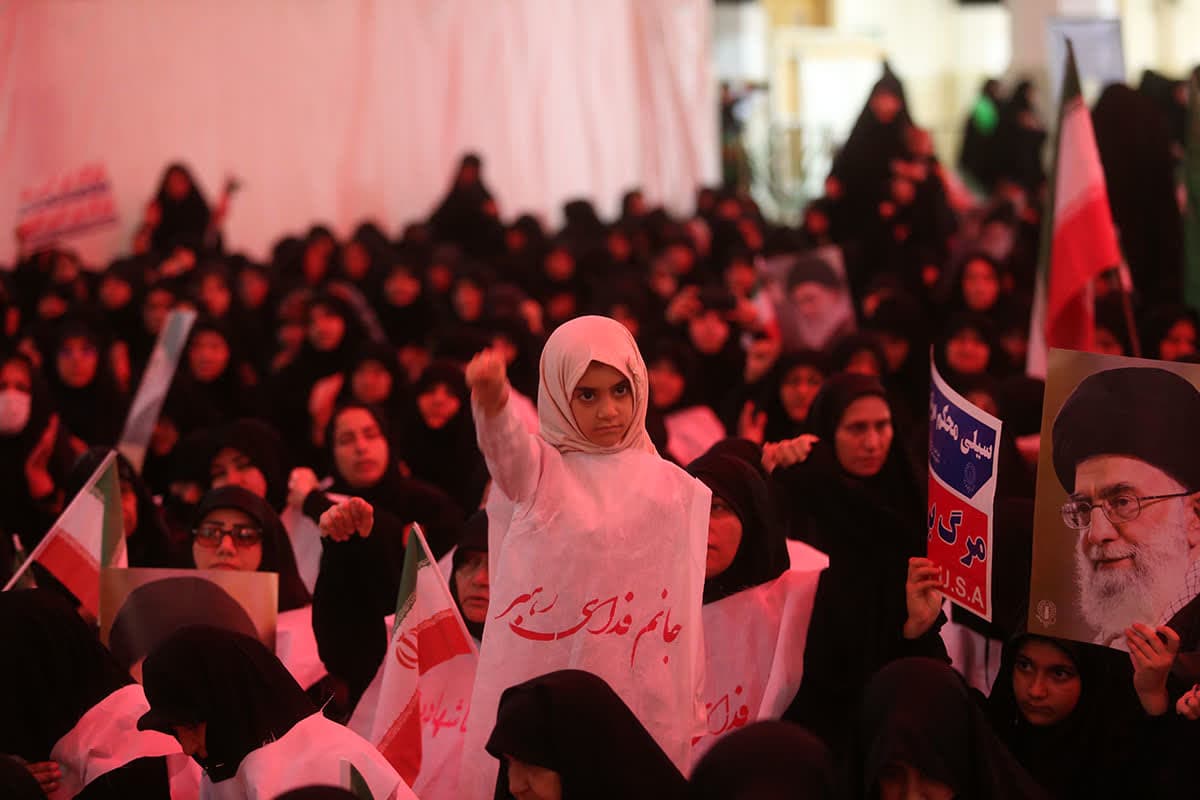 حضور پرشور بانوان در همایش رهروان زینبی در حرم بانوی کرامت