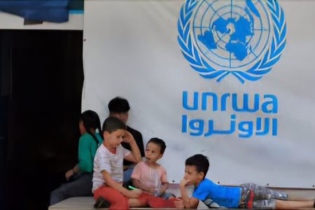 «آنروا» به کودکان مبتلا به سوء تغذیه در غزه کمک می کند