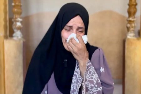 «آنها فقط کودک بودند»؛ مادری برای پسرانش که در حمله هوایی اسرائیل در انتظار کمک کشته شدند، سوگواری می‌کند
