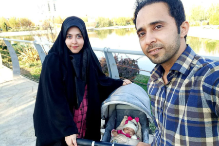 تولد مهلا در کنار تابوت پدر