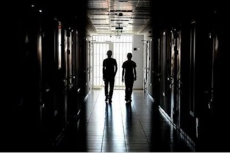 شهادت تکان‌دهندۀ یک زندانی زن از رنج‌ها و نقض‌های وحشیانه در زندان