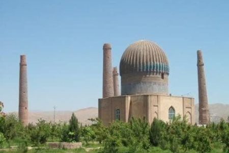 زنان دربار تیموری، هم پای پسران، پیشتاز فرهنگ