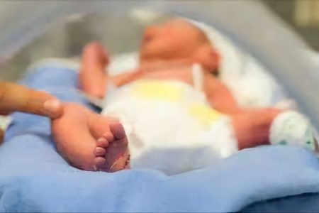 تولد نوزادی با ژنتیک سه نفر در بریتانیا پیشرفتی علمی با پرسش‌های اخلاقی و فقهی 
