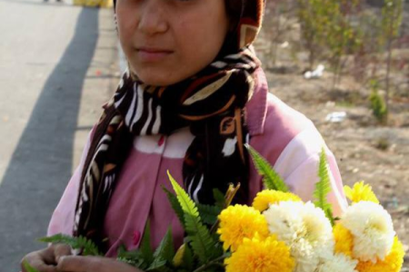 کودکان کنار جاده