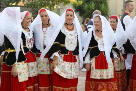 زنان غربی و بازگشت آگاهانه به نقش‌های سنتی