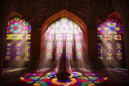 فلسفه حجاب زن در نماز چیست؟