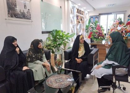 فرماندهی مرکز داروسازی ارتش توسط یک بانوی متخصص