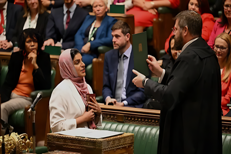 انتصاب اولین زن مسلمان به‌عنوان نخست وزیر در بریتانیا