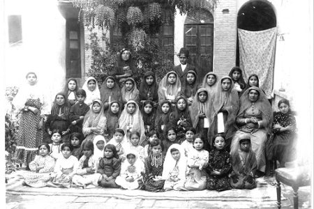 آموزش دختران هدیه رضاخان نبوده است
