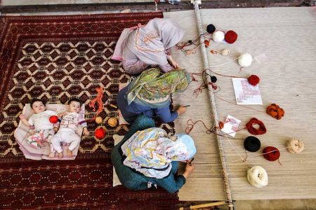 از نخ تا نان؛ زنان روستایی که در الموت کارآفرین شدند