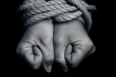  بردگی جنسی زنان و دختران در کلمبیا قربانی می‌گیرد