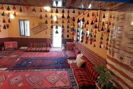 ساخت اقامتگاه خانوادگی توسط زن و شوهر روستایی