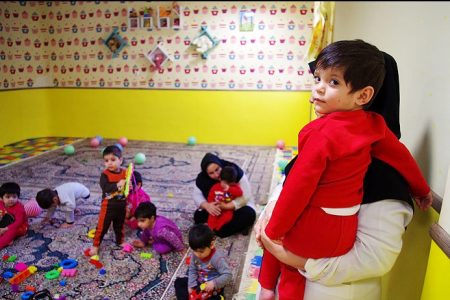 آیا فرزندخوانده محرم شرعی می‌شود؟