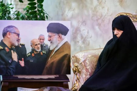 دختر شهید شادمانی: پدرم خود را مدیون مادرم می دانست