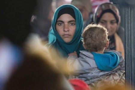 کاهش کمک‌های بین‌المللی، پناهجویان زن در آتن را در معرض خطر دوباره قرار داده است