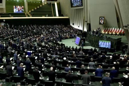 پرهیز از سیاست‌زدگی در مسأله جوانی جمعیت