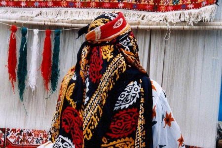 زنان طایفه لُر؛ نماد قدمت حجاب در اسفندقه