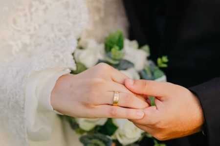 میانگین سن ازدواج در ایران افزایش یافت؛ مردان ۲۸.۳ و زنان ۲۴.۱ ساله ازدواج می‌کنند