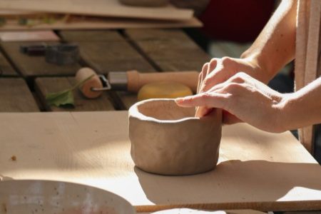 داستان کارآفرینی بهناز صادقی در صنعت سفال‌گری