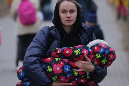 چالش‌های چندگانه‌ی زنان مهاجر در سوئد: اشتغال، سلامت و اسکان