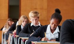 آموزش جنسی در مدرسه؛ حل مشکل یا خود مشکل؟