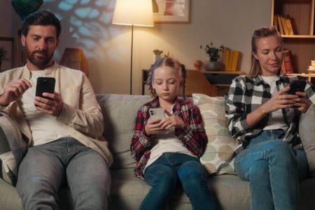 از «والد غایب» تا «فرزند حواس‌پرت»: نقشه راه یک تراژدی دوگانه در عصر دیجیتال