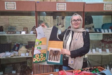 از رومیزی قدیمی تا جلیقه ۵ میلیونی؛ احیای سوزن‌دوزی بلوچ با مد بازیافتی