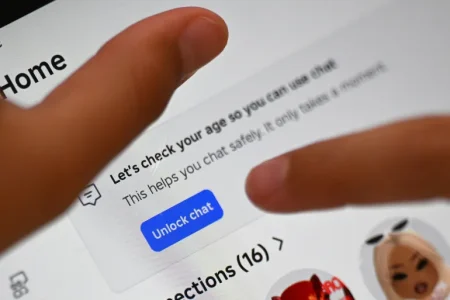 دولت استرالیا دکمه خاموش شبکه‌های اجتماعی را برای نسل زیر ۱۶ سال فشار داد