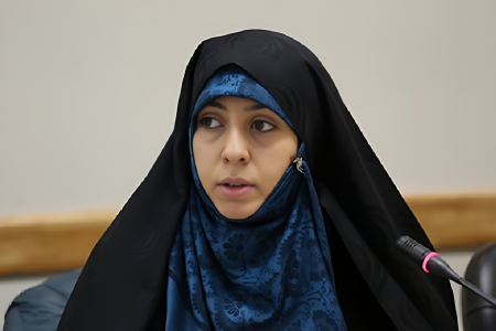 از «دیده شدن» تا «تماشا شدن»؛ سقوط کرامت زن در دام خودشی‌ءانگاری