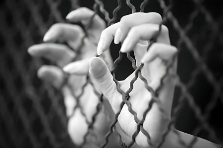 جرم قاچاق انسان: زنجیرهای نامرئی علیه کرامت انسان