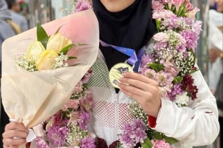 قهرمانی جهانی روشا اکبری؛ دختر شطرنج‌باز خراسان رضوی طلای جهان را گرفت