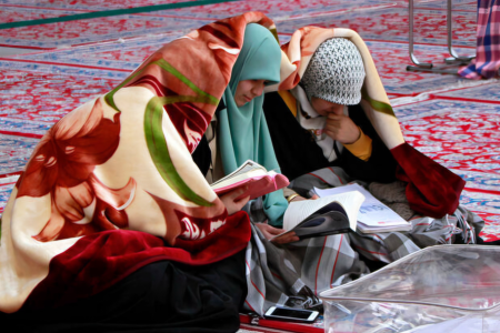  دختران نسل زد در مسجد: از بافت موی تیغ‌ماهی تا کشف حکمت‌های نهج‌البلاغه
